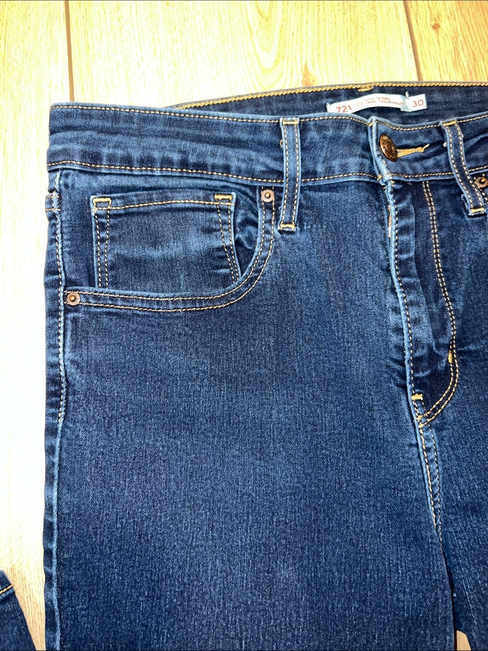 Levi's Women's Indigo High Rise Skinny Jeans - Picture 4 of 16